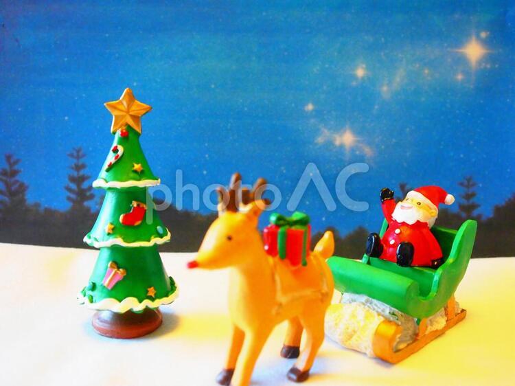 ミニチュア雑貨　クリスマス―トナカイとサンタ ミニチュア,雑貨,クリスマスの写真素材