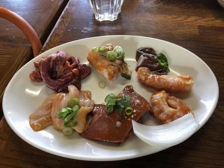 ホルモン ホルモン 焼肉,生肉,焼き肉の写真素材