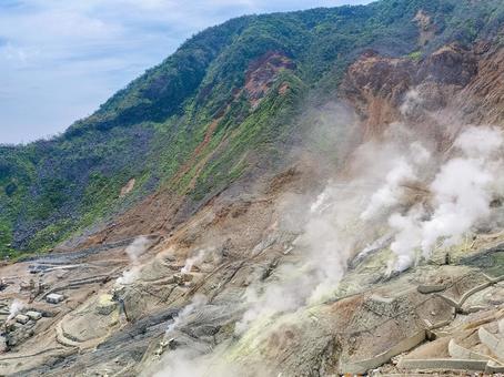 濛々と湯気を上げる箱根の大涌谷 濛々と湯気を上げる箱根の大涌谷 大涌谷,箱根,観光の写真素材