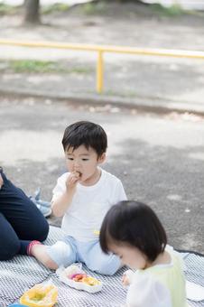 ママ友 母親 育児 ママ友 母親 育児 ママ友,公園,男性の写真素材