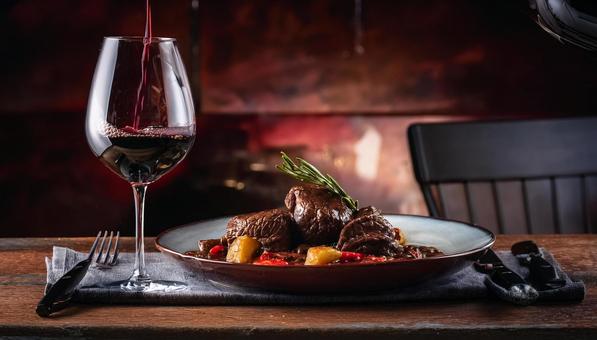 赤ワインとビーフシチュー ビーフシチュー,シチュー,赤ワインの写真素材