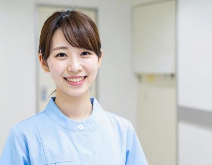 病院で働く看護師 病院で働く看護師の写真