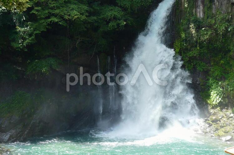 水飛沫と大滝の激流 水飛沫,滝,大滝の写真素材