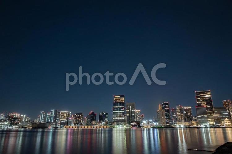 東京湾と芝浦の夜景２ ビル群,都会,高層ビルの写真素材