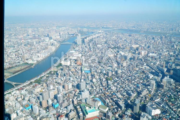 浅草の街と隅田川 空から見た景色,晴れ,絶景の写真素材