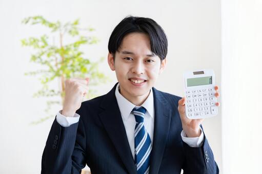 計算機を持つビジネスマン 税金,会社員,支出の写真素材
