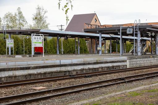 JR富良野駅ホームと線路 JR富良野駅ホームと線路 鉄道,駅舎,駅の写真素材