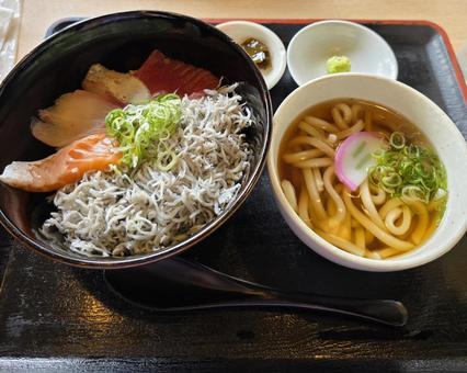 海鮮丼定食 海鮮丼定食の写真