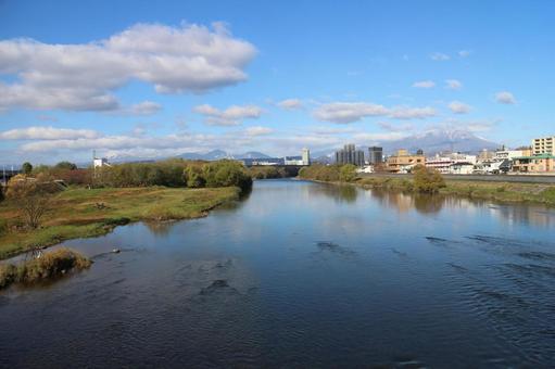 盛岡市内の散策　その９ 川,空,青空の写真素材
