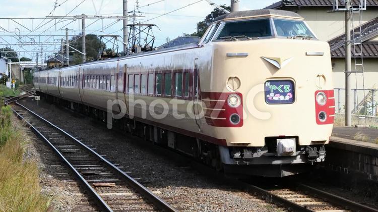 国鉄381系　特急やくも　伯備線 ホーム,鉄道,乗り物の写真素材