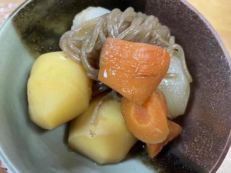 肉じゃがの温かいクローズアップ 肉じゃがの温かいクローズアップ 肉じゃが,和食,家庭料理の写真素材