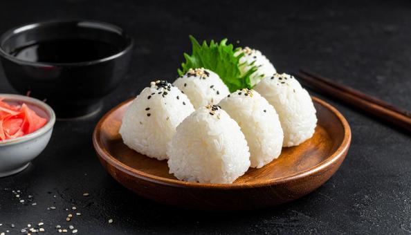 白いおにぎり 白いおにぎりの写真