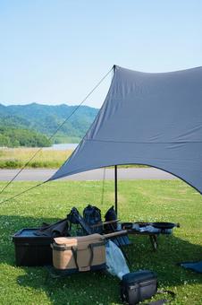 キャンプ行こうよ キャンプ,おしゃれ,タープの写真素材