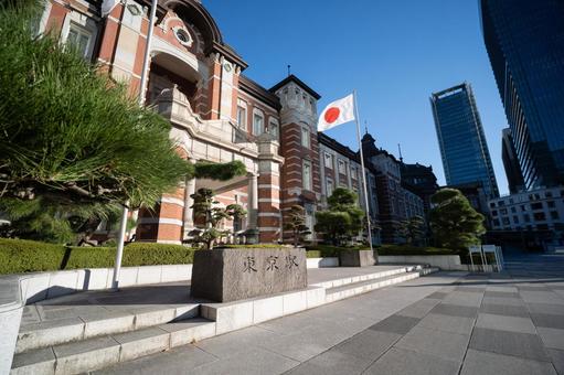 東京駅駅舎と石碑 東京駅,丸の内,日本の写真素材