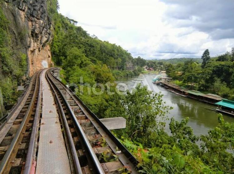 タイの線路 森,線路,列車の写真素材