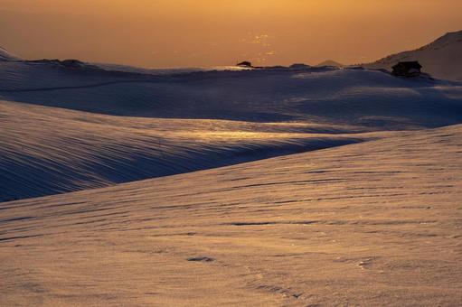 立山の夕景 立山の夕景 夕日,田んぼ,反射の写真素材