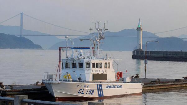 港に停泊する海上保安庁の巡視艇 海上保安庁,巡視艇,cl198の写真素材