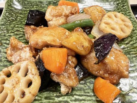 美味しそうな鶏と野菜の黒酢餡かけ 鶏と野菜の黒酢あんかけ,鶏,鶏肉の写真素材