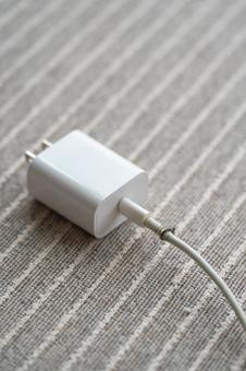 部屋ラグの上に電源プラグ断線 部屋ラグの上に電源プラグ断線 断線,危険,故障の写真素材