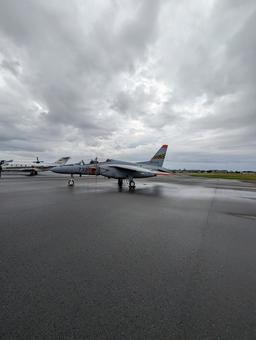 飛行機のサイドビュー 飛行機のサイドビュー ブルーインパルス,航空自衛隊,空の写真素材