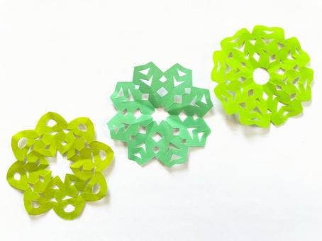 折り紙で切り絵アート(緑系)26 折り紙で切り絵アート(緑系)26 切り絵,折り紙,アートの写真素材