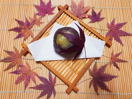 秋の和菓子(栗蒸しきんつば) 秋の和菓子(栗蒸しきんつば)の写真