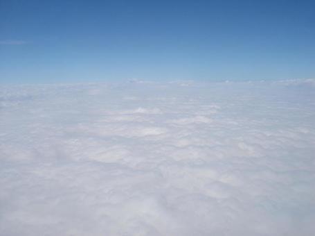 雲の上の青空 上空,雲,雲の上の写真素材