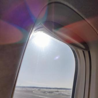 飛行機の窓 飛行機の窓 飛行機,airport,太陽の写真素材