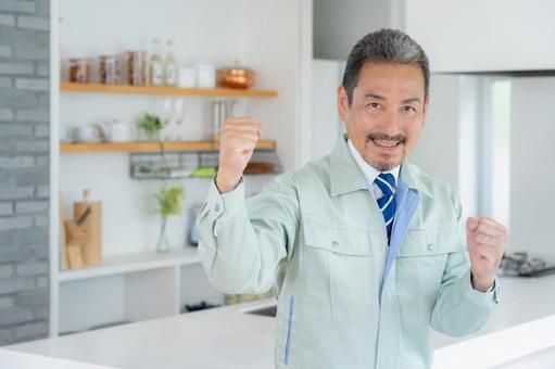 キッチンのメンテナンスをする不動産業者 不動産,メンテナンス,修理の写真素材