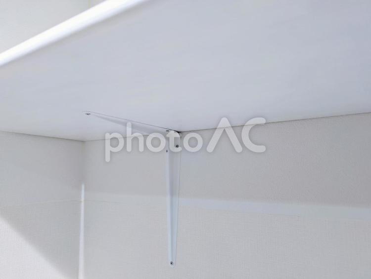 白い棚と棚受け 1 棚受け,棚,棚板の写真素材