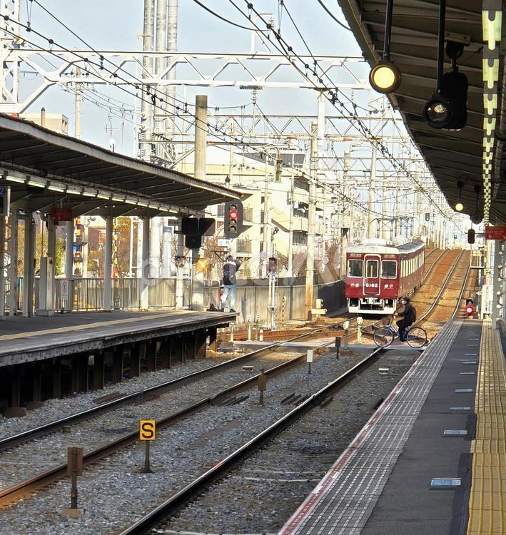 阪急塚口駅 伊丹線待機車両 阪急,神戸線,塚口駅の写真素材