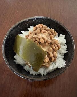 あきたこまち昆布炊き上げご飯に納豆 茶碗飯,朝食,あきたこまちの写真素材