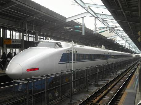 100系新幹線リバイバル塗装 新大阪 100系新幹線リバイバル塗装 新大阪の写真