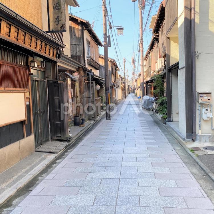 京都散策、宮川町の石畳 路地,散策,風情の写真素材