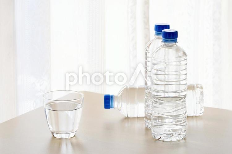ペットボトルと水 ペットボトル,水,コップの写真素材