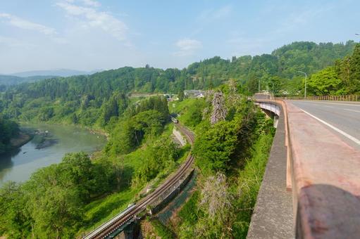 250521長野県栄村飯山線と山藤 長野県,下水内郡,栄村の写真素材
