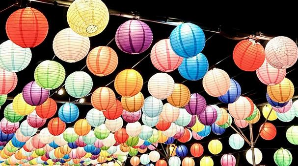 月見とランタンの夕べのちょうちん 夜,ちょうちん,カラフルの写真素材