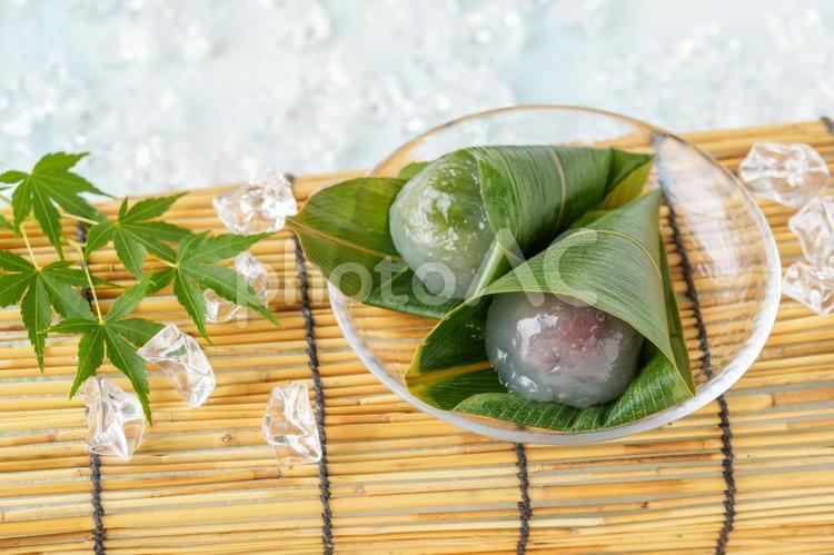 夏の和菓子「葛まんじゅう」 葛まんじゅう,和菓子,饅頭の写真素材