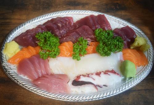 新鮮な刺身の盛り合わせ 新鮮な刺身の盛り合わせ 刺身,盛り合わせ,舟盛りの写真素材
