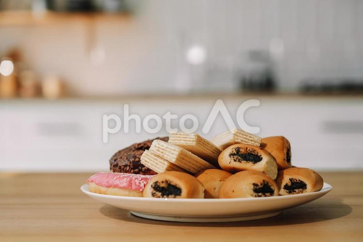 パンとドーナツとウェハース ドーナツ,ウェハース,パンの写真素材