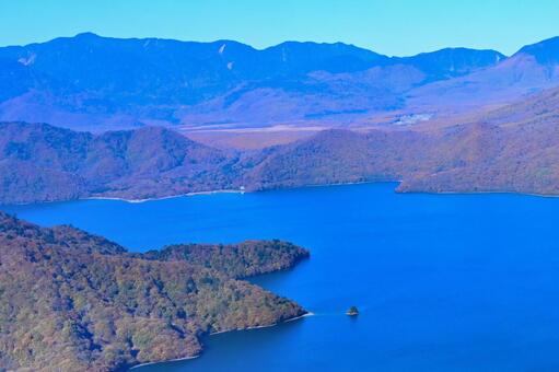 奥日光の紅葉（中禅寺湖、男体山） 紅葉,秋,風景の写真素材