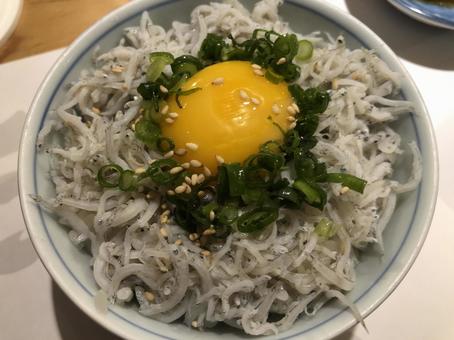 しらす丼 しらす丼 しらす,食べ物,料理の写真素材