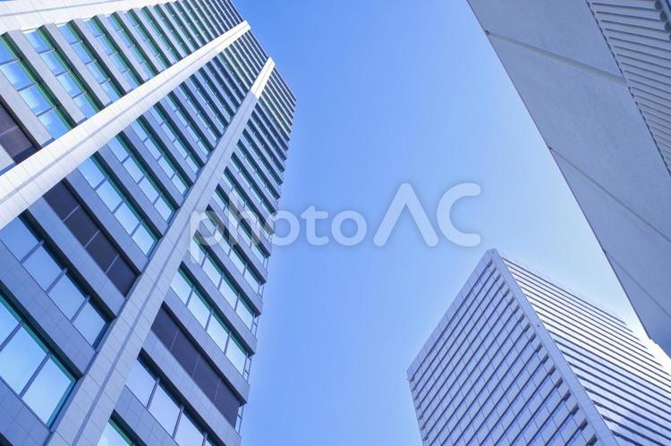 オフィス街のビルと青空 ビル,高層ビル,ビル群の写真素材