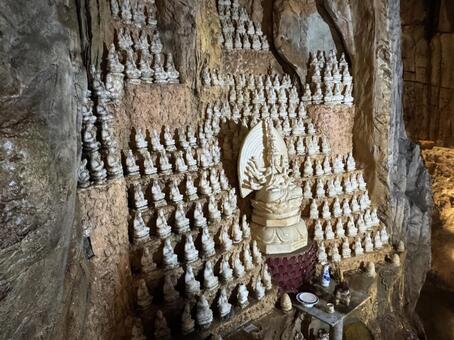 マーブルマウンテンの仏像 マーブルマウンテン,ベトナム,ダナンの写真素材