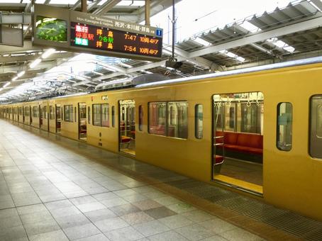 西武新宿駅のホーム 西武鉄道,新宿,新宿線の写真素材