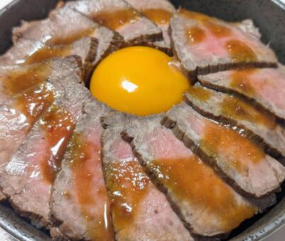 ローストビーフ丼 ローストビーフ,ステーキ,肉の写真素材