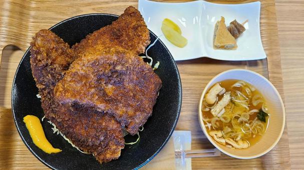 カツ丼定食 カツ丼定食 わらじカツ,カツ丼,丼ぶりの写真素材