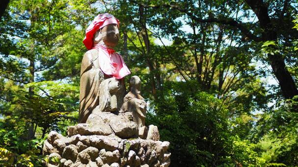 夏の七沢森林公園・森の中の地蔵（厚木市） 夏,七沢森林公園,お地蔵さんの写真素材