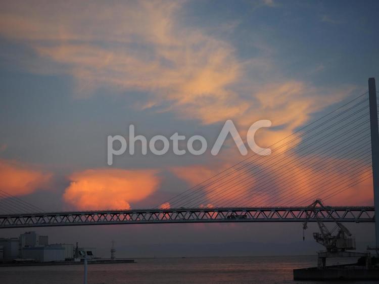 夕暮れの海沿いの橋 快晴,観光,旅行の写真素材