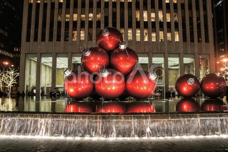 NY　ツリーデコレーションのオブジェ ニューヨーク,マンハッタン,屋外の写真素材